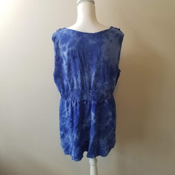 Cato Woman Blue Tie-Dye Sleeveless Top With Ruffle Neckline Size 18/20W Lightwei - Picture 2 of 3